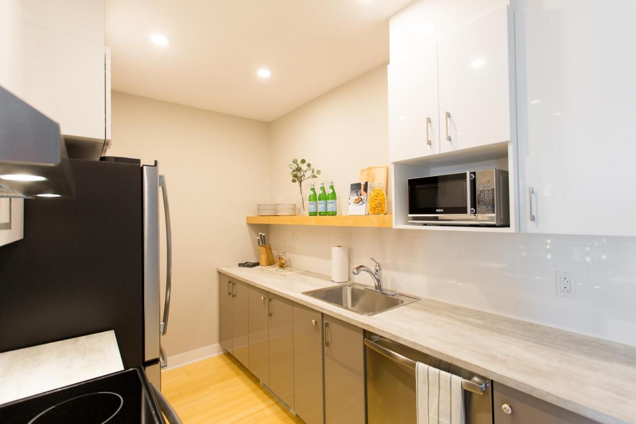 Trendy Little Italy 3 Bedroom Condo By Den Stays Montreal Bagian luar foto