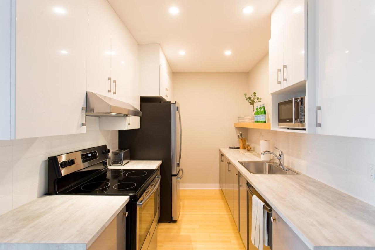 Trendy Little Italy 3 Bedroom Condo By Den Stays Montreal Bagian luar foto