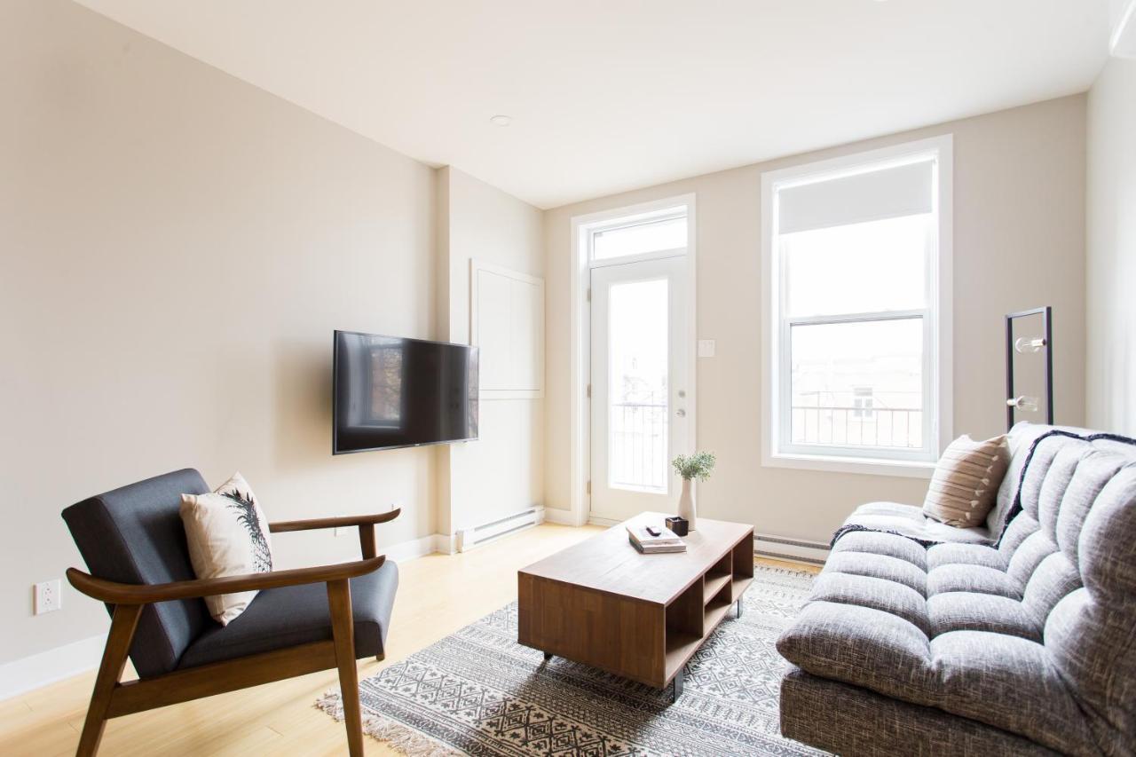 Trendy Little Italy 3 Bedroom Condo By Den Stays Montreal Bagian luar foto