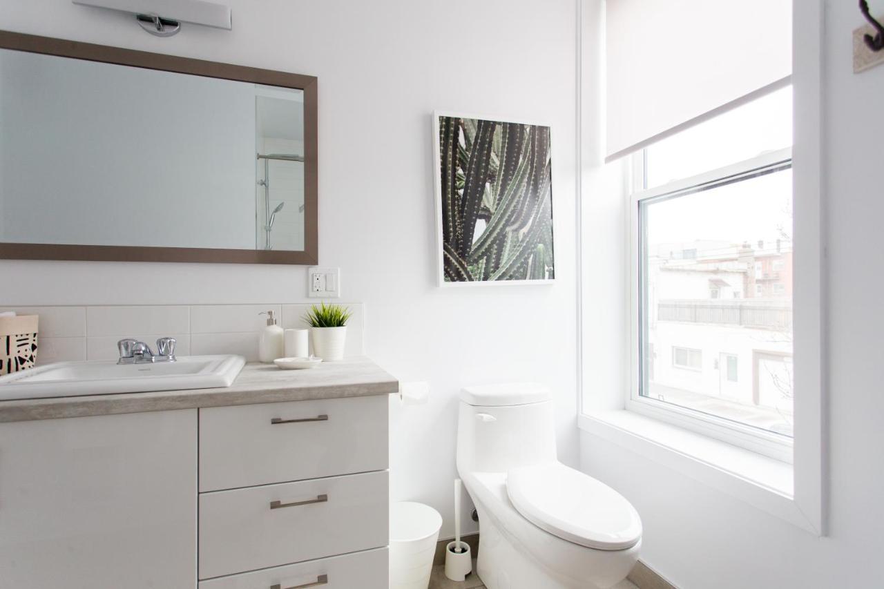 Trendy Little Italy 3 Bedroom Condo By Den Stays Montreal Bagian luar foto