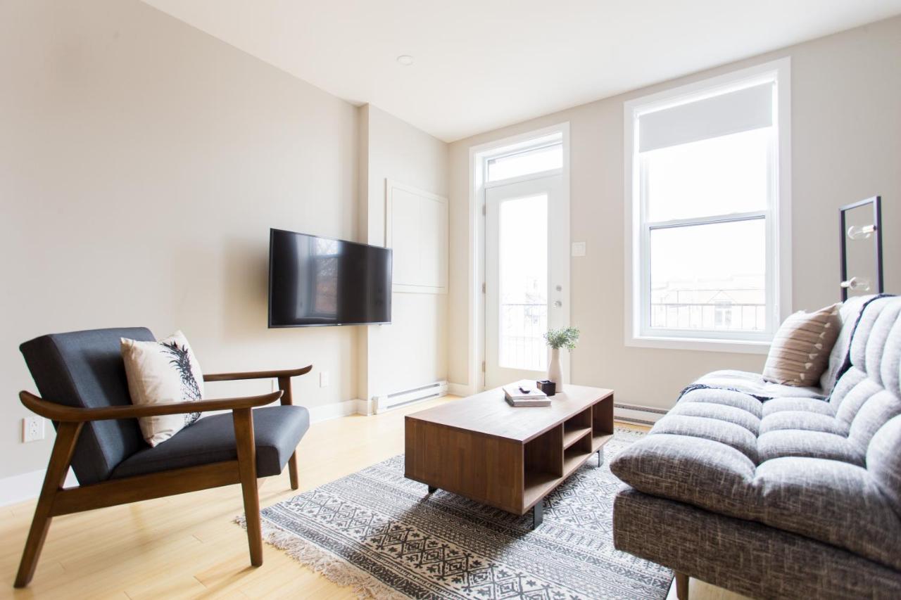 Trendy Little Italy 3 Bedroom Condo By Den Stays Montreal Bagian luar foto