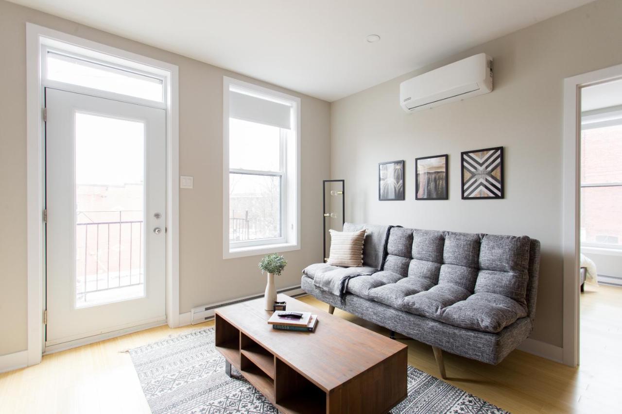 Trendy Little Italy 3 Bedroom Condo By Den Stays Montreal Bagian luar foto