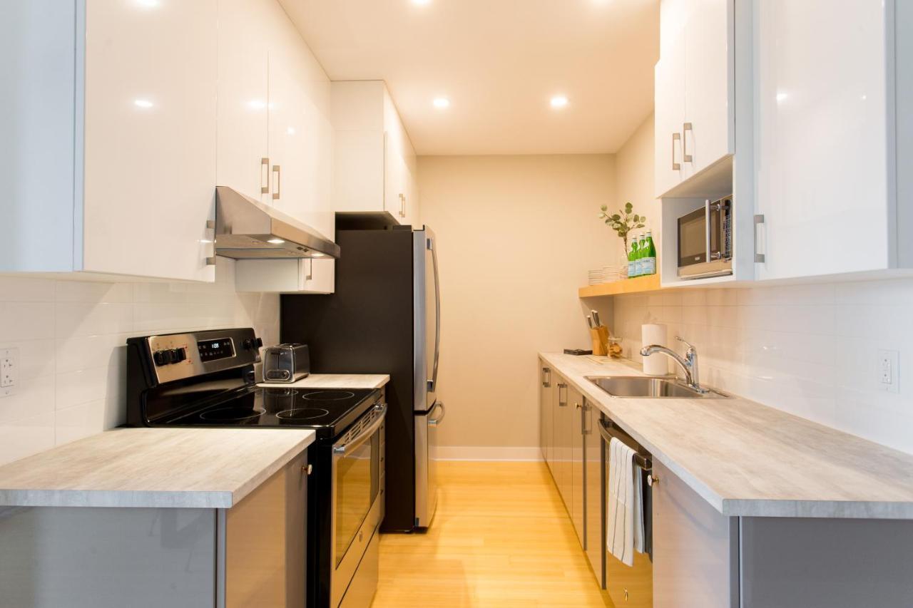 Trendy Little Italy 3 Bedroom Condo By Den Stays Montreal Bagian luar foto