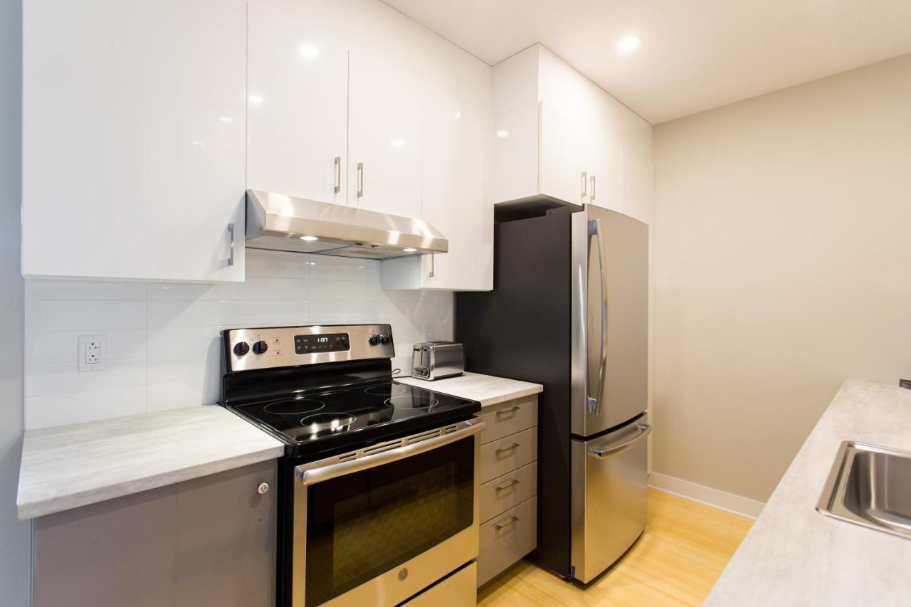 Trendy Little Italy 3 Bedroom Condo By Den Stays Montreal Bagian luar foto